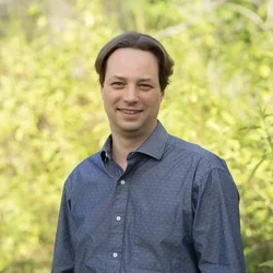 Headshot of Stefan Popoff